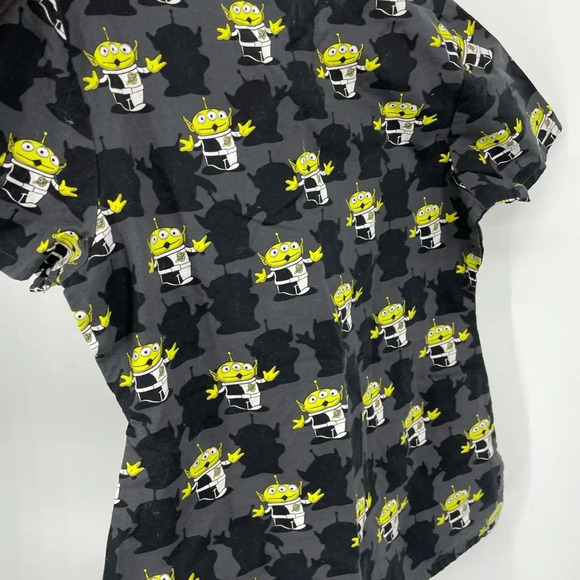 Disney Pixar Minions scrub top big pockets Small - Picture 4 of 6